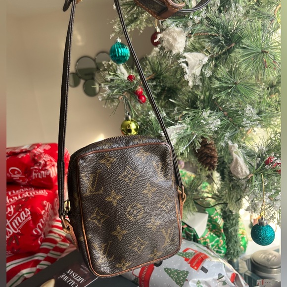 Unisex Louis Vuitton Mini Danube In monogram - Picture 12 of 16